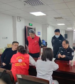 节前送健康 真情暖警心2.jpg