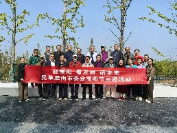 民革淮南市委会开展重阳节活动1.jpg