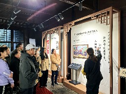 参观柳亚子故居.jpg