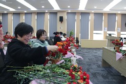 民革淮南市委会举办插花活动8 (2).JPG